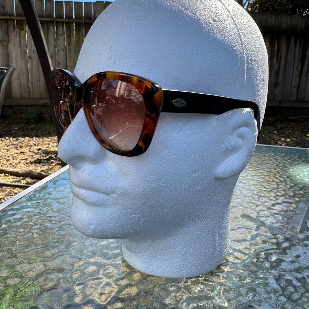 Fossil Eleanor PS2009L Tortoise Shell Cat Eye Sunglasses Black Temples Womens